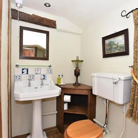 Pomona Bed & Breakfast 4*