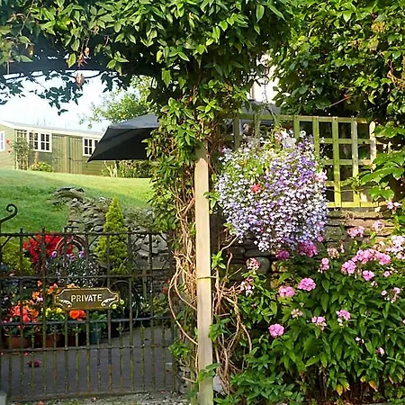 Pomona Bed & Breakfast 4*